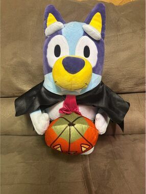 Gemmy Bluey Halloween 18.5 in Vampire Porch Plush Greeter